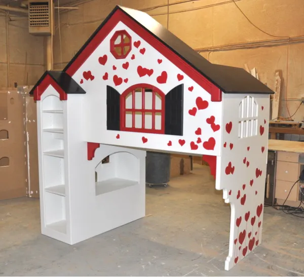 Dollhouse-with-hearts-2-600x547.webp